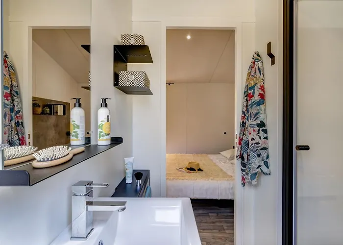 אתר קמפינג Cocoon 44p 2bdrms Airconpremium *